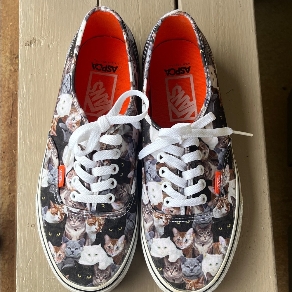 Vans Cat Print Low-Top Sneakers in White and Orange - Picture 2 of 8
